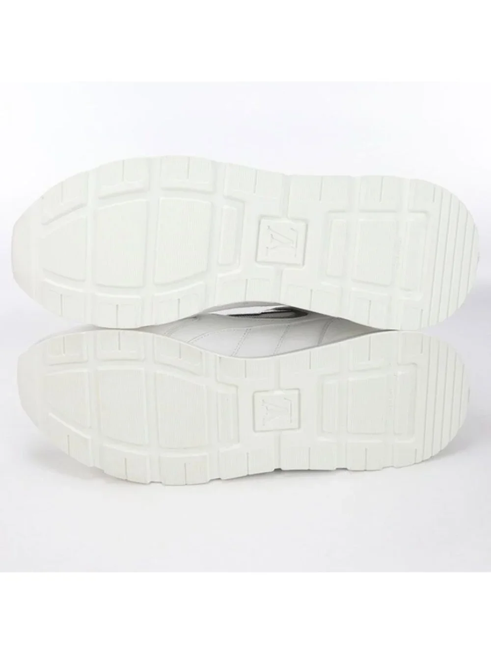 Louis Vuitton Low Cut Run Away Sneakers Leather - Picture 4 of 10